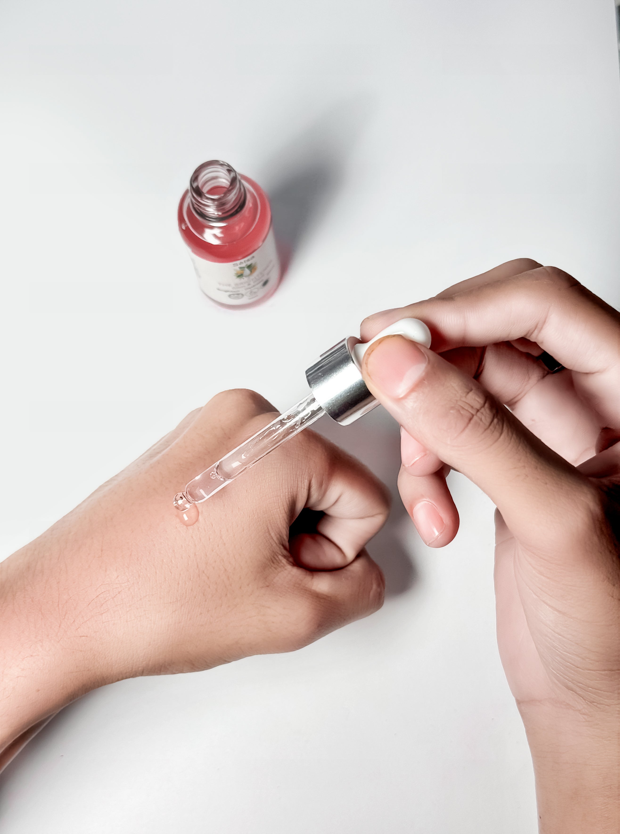 texture of Sèlsa Beauty Multi Serum enriched with Vitamin C, Niacinamide, and Hyaluronic Acid – lightweight application for glowing, hydrated skin.